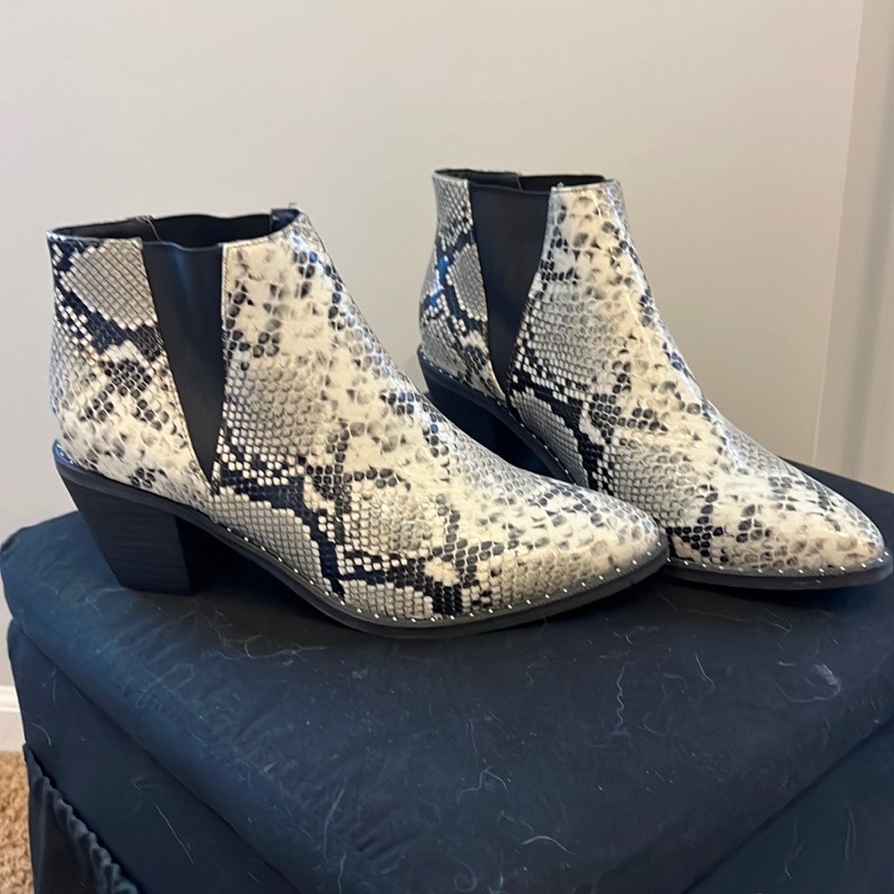 Universal Thread Snakeskin Boots